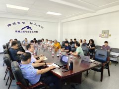 <b>分解存正在问题和差距不</b>